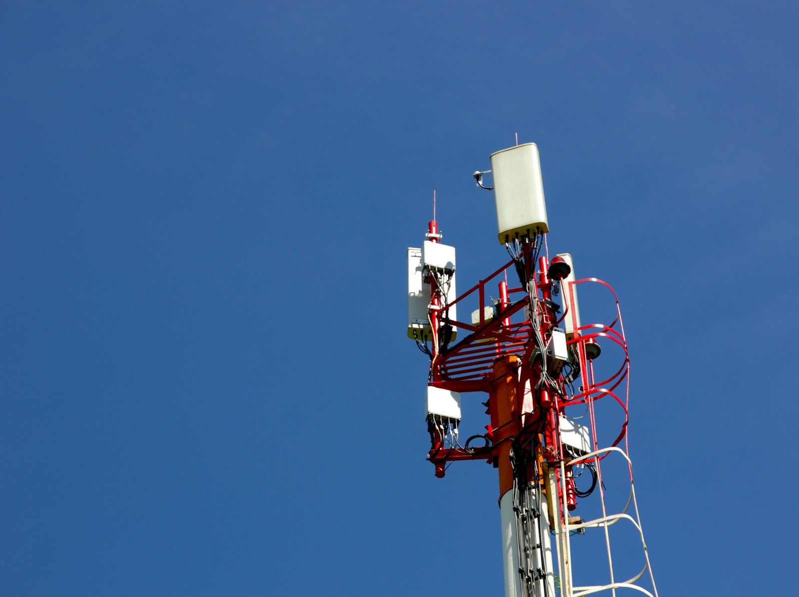 Antenne de téléphonie mobile, réseau cellulaire LTE-M