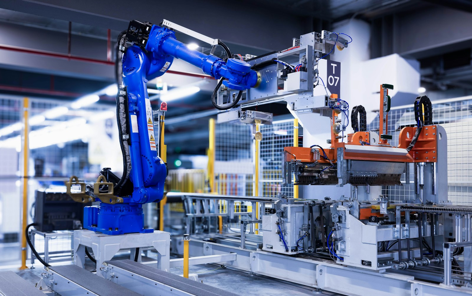 Robot industriel sur une ligne de production automatisée
